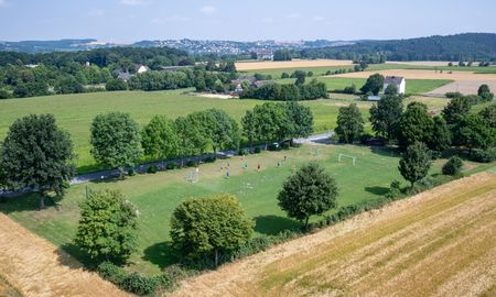 Luftbild des Bolzplatz in Wimbern